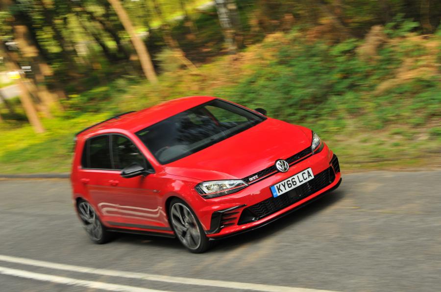  Volkswagen Golf GTI Clubsport Edition 40 2016 года  (UK) (фото 8 из 30)